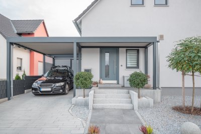 Aluminum carport aangebouwd aan woning